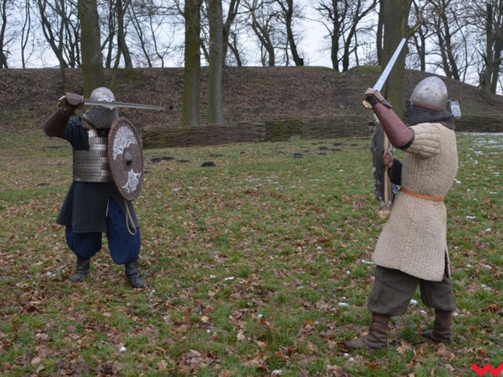 Wojowie ze Stowarzyszenia „Aurea Tempora” przetrwali zimę w Grzybowie