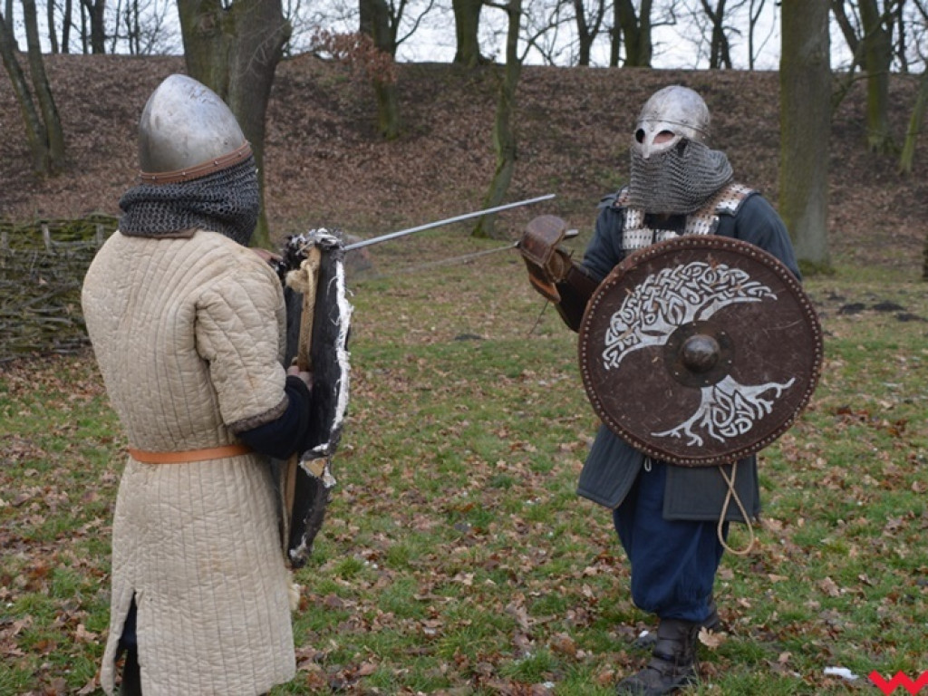 Wojowie ze Stowarzyszenia „Aurea Tempora” przetrwali zimę w Grzybowie
