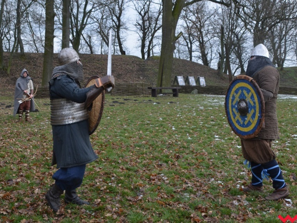 Wojowie ze Stowarzyszenia „Aurea Tempora” przetrwali zimę w Grzybowie