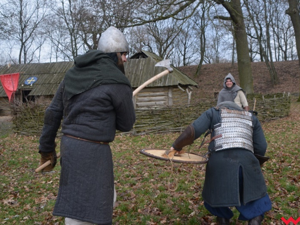 Wojowie ze Stowarzyszenia „Aurea Tempora” przetrwali zimę w Grzybowie