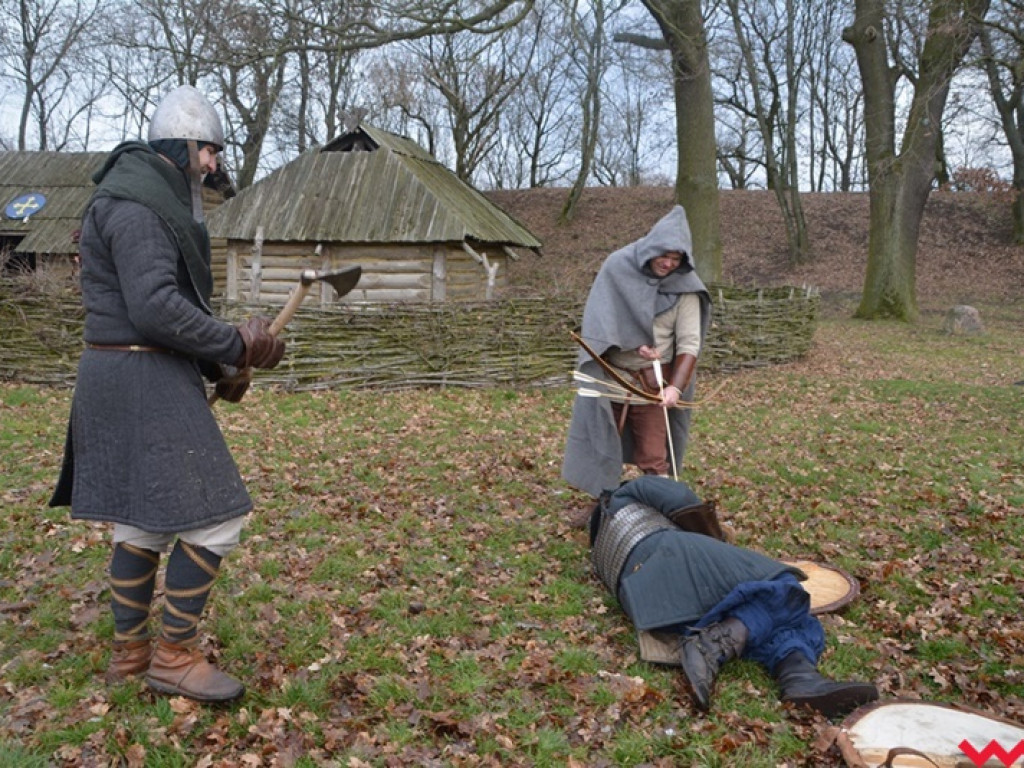 Wojowie ze Stowarzyszenia „Aurea Tempora” przetrwali zimę w Grzybowie