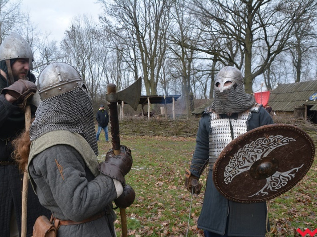Wojowie ze Stowarzyszenia „Aurea Tempora” przetrwali zimę w Grzybowie