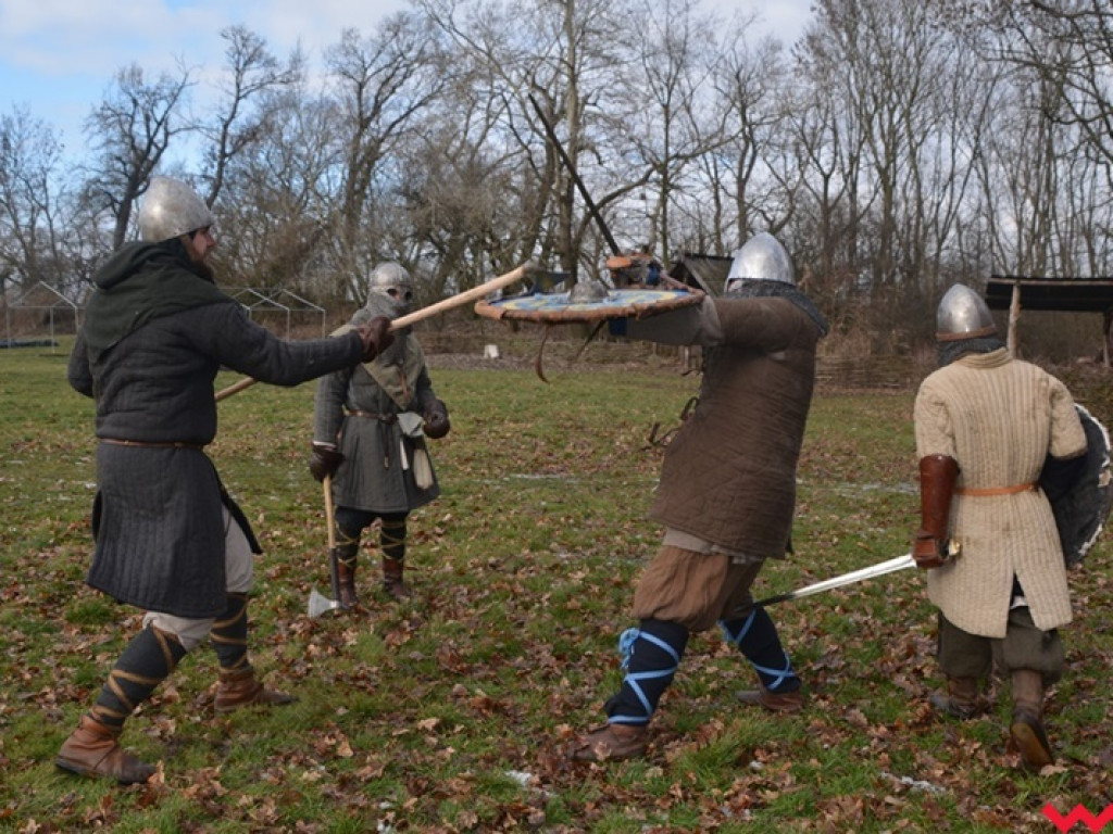 Wojowie ze Stowarzyszenia „Aurea Tempora” przetrwali zimę w Grzybowie