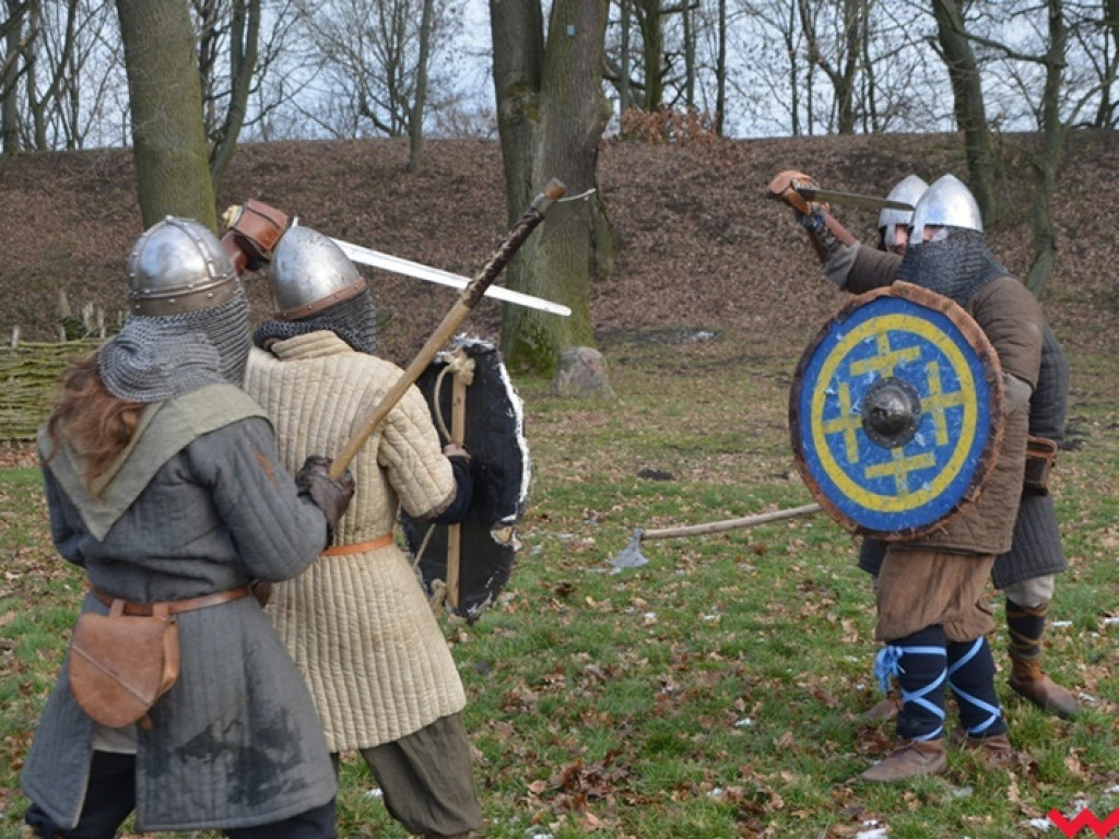 Wojowie ze Stowarzyszenia „Aurea Tempora” przetrwali zimę w Grzybowie