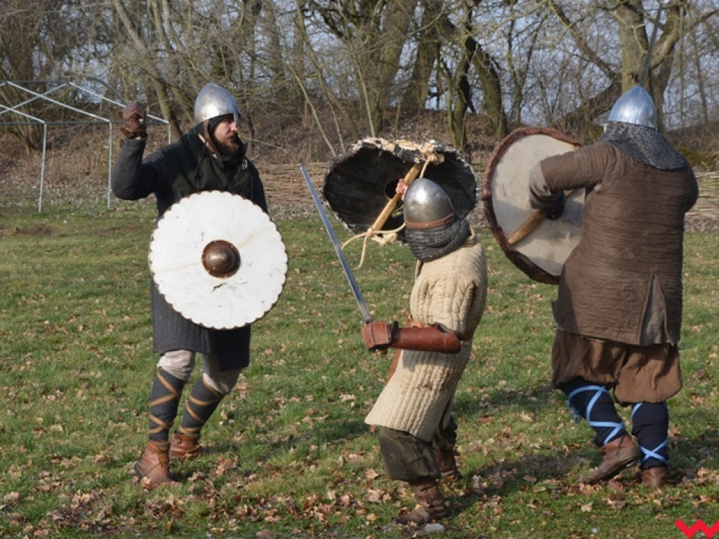 Wojowie ze Stowarzyszenia „Aurea Tempora” przetrwali zimę w Grzybowie