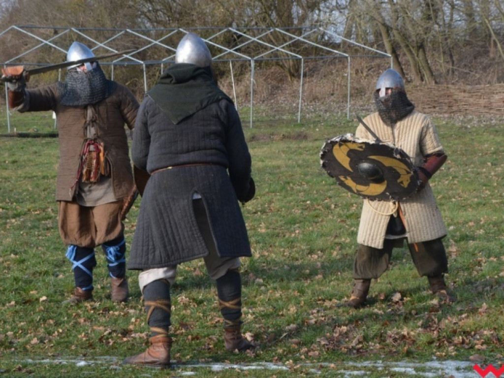 Wojowie ze Stowarzyszenia „Aurea Tempora” przetrwali zimę w Grzybowie