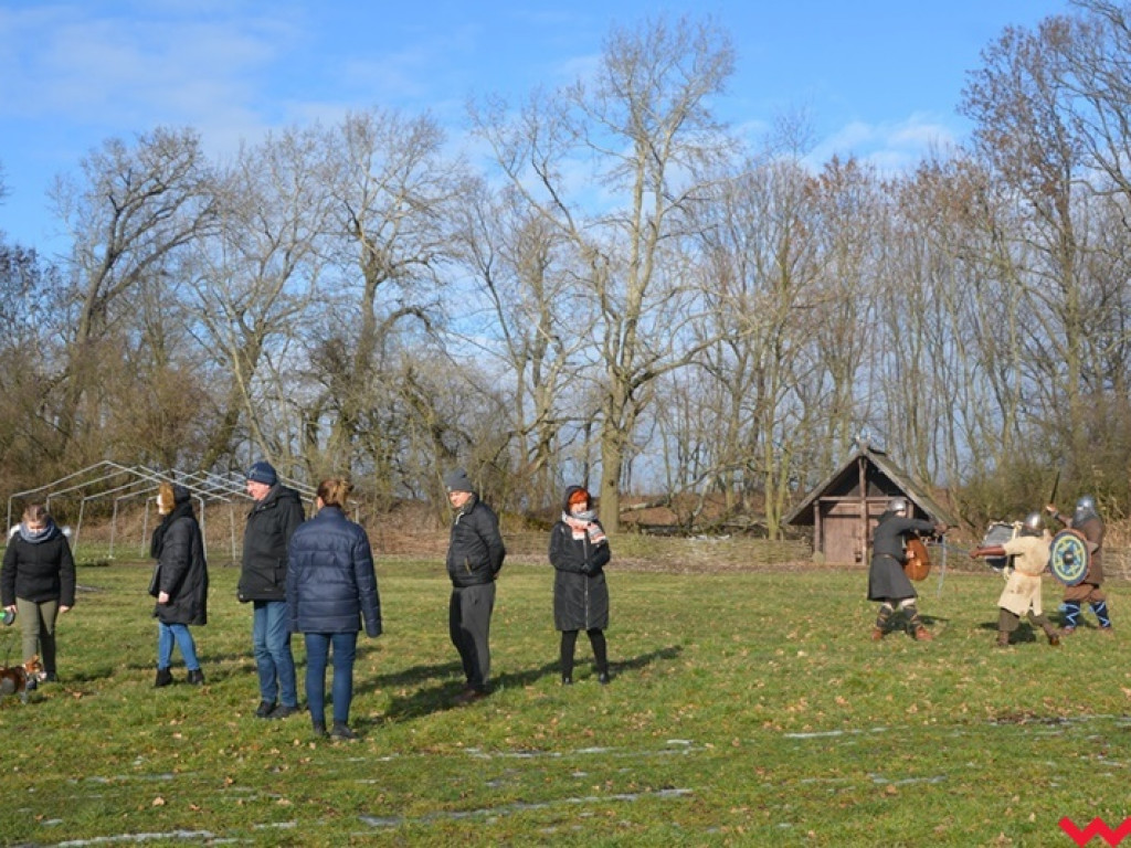 Wojowie ze Stowarzyszenia „Aurea Tempora” przetrwali zimę w Grzybowie