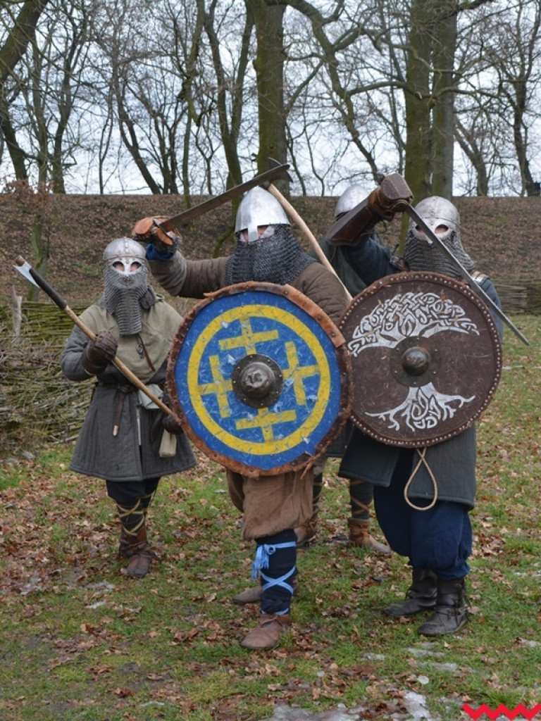 Wojowie ze Stowarzyszenia „Aurea Tempora” przetrwali zimę w Grzybowie