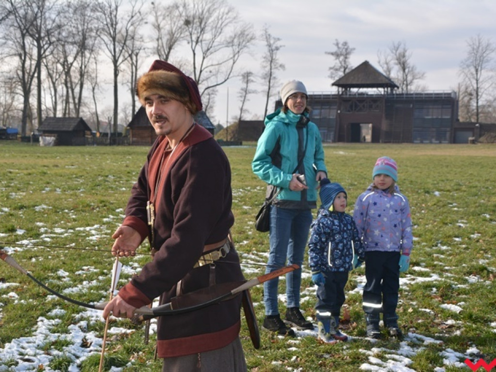 Wojowie ze Stowarzyszenia „Aurea Tempora” przetrwali zimę w Grzybowie