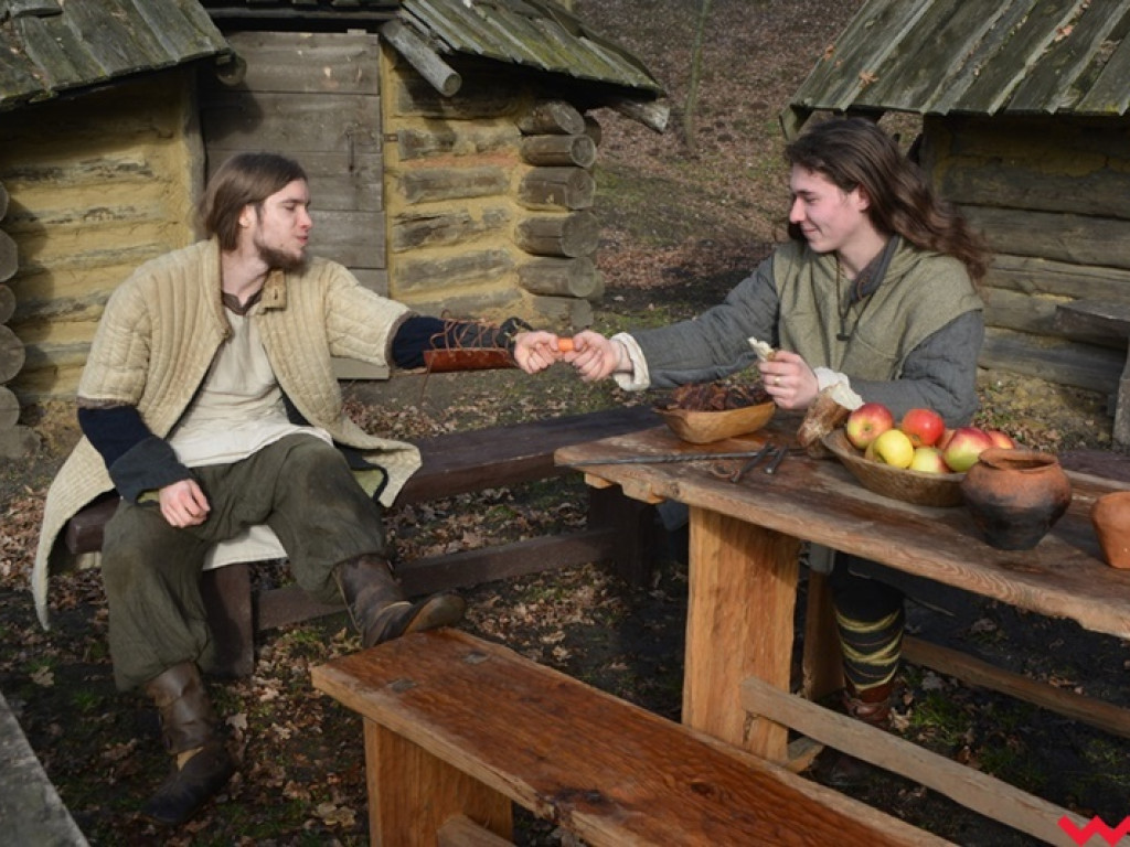 Wojowie ze Stowarzyszenia „Aurea Tempora” przetrwali zimę w Grzybowie