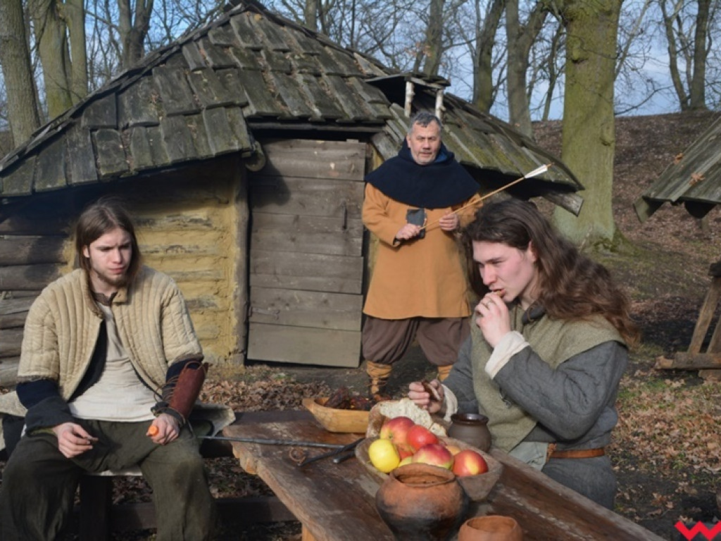 Wojowie ze Stowarzyszenia „Aurea Tempora” przetrwali zimę w Grzybowie