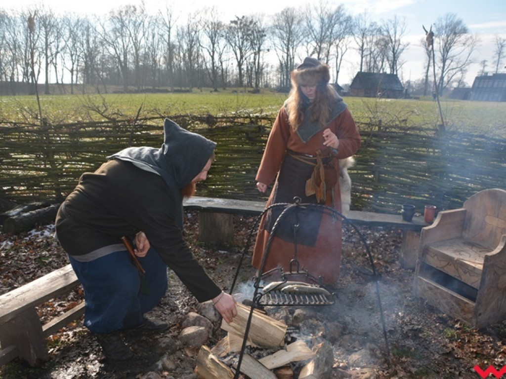 Wojowie ze Stowarzyszenia „Aurea Tempora” przetrwali zimę w Grzybowie