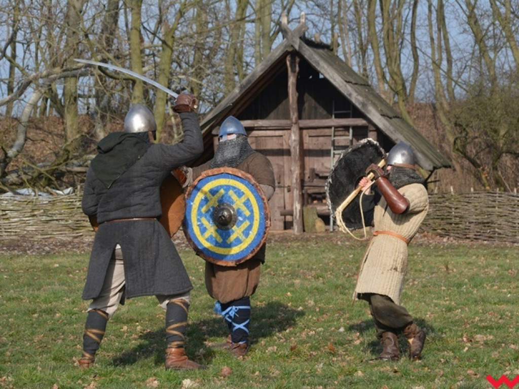 Wojowie ze Stowarzyszenia „Aurea Tempora” przetrwali zimę w Grzybowie