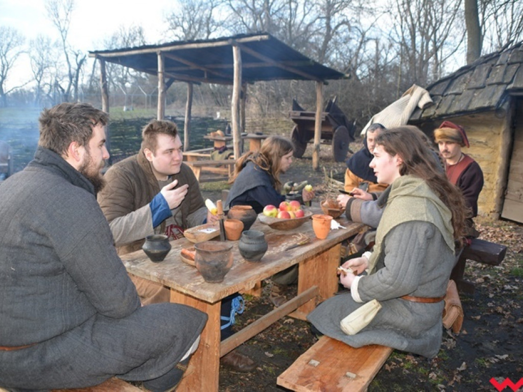 Wojowie ze Stowarzyszenia „Aurea Tempora” przetrwali zimę w Grzybowie