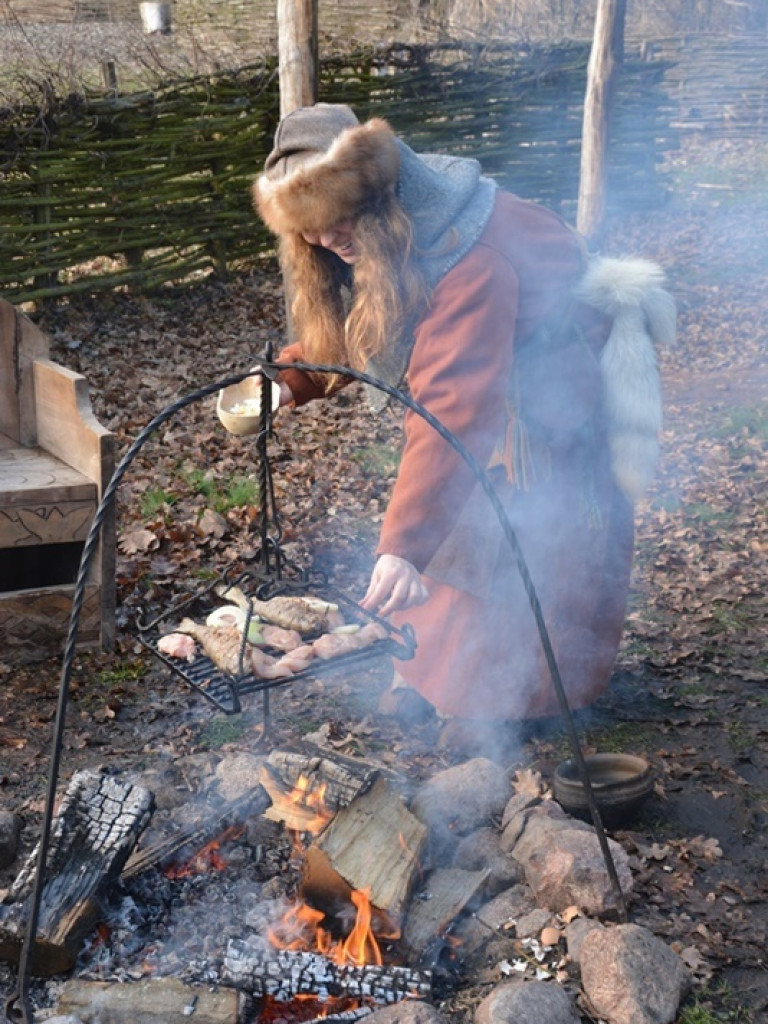 Wojowie ze Stowarzyszenia „Aurea Tempora” przetrwali zimę w Grzybowie