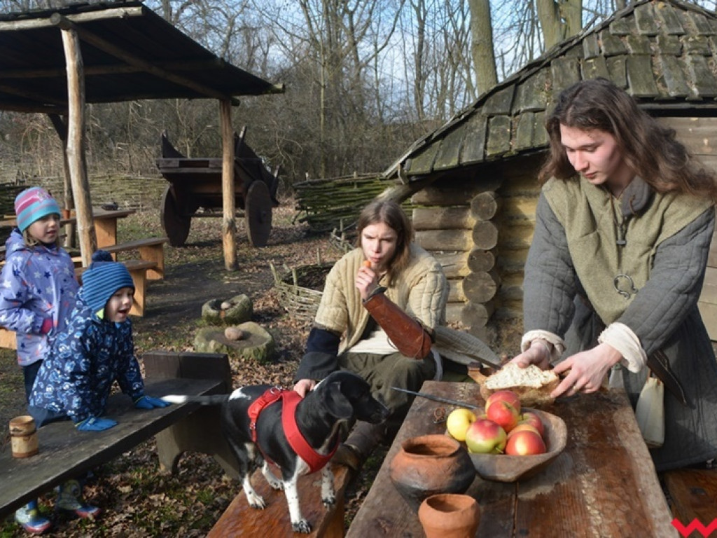 Wojowie ze Stowarzyszenia „Aurea Tempora” przetrwali zimę w Grzybowie