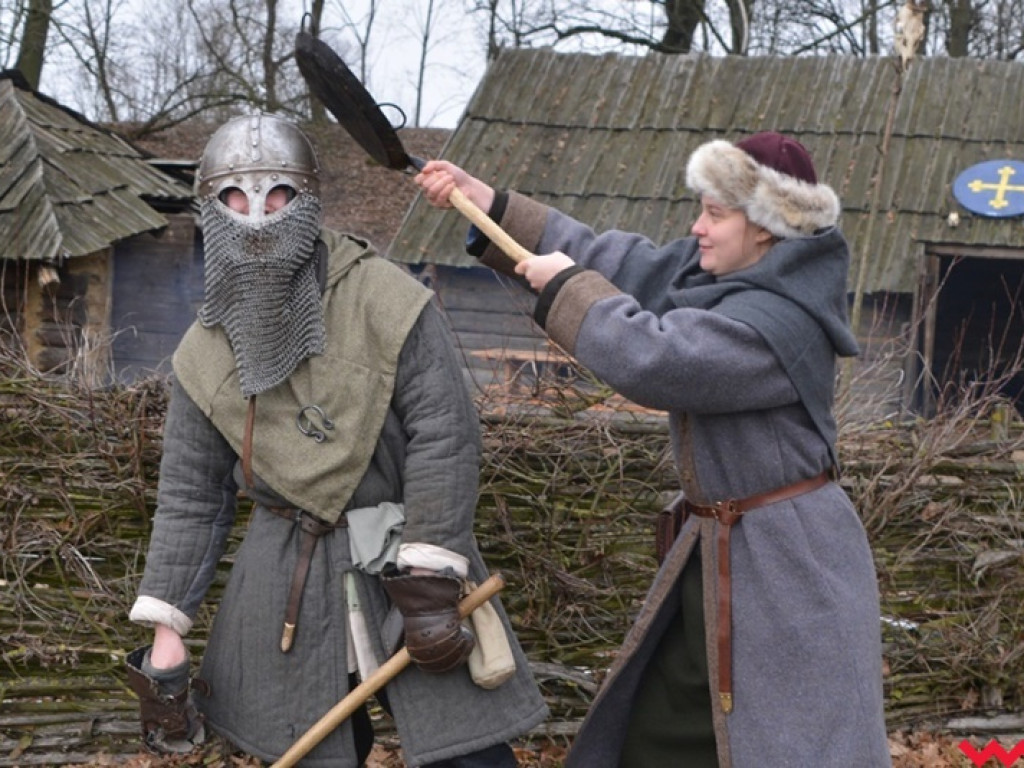 Wojowie ze Stowarzyszenia „Aurea Tempora” przetrwali zimę w Grzybowie