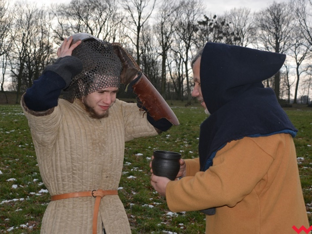 Wojowie ze Stowarzyszenia „Aurea Tempora” przetrwali zimę w Grzybowie