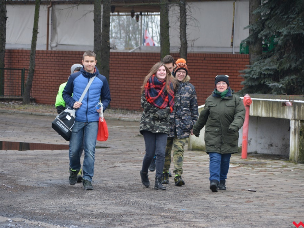 Młodzież z „szóstki” zbudowała sondę badawczą i przetestowała ją dzięki uprzejmości straży