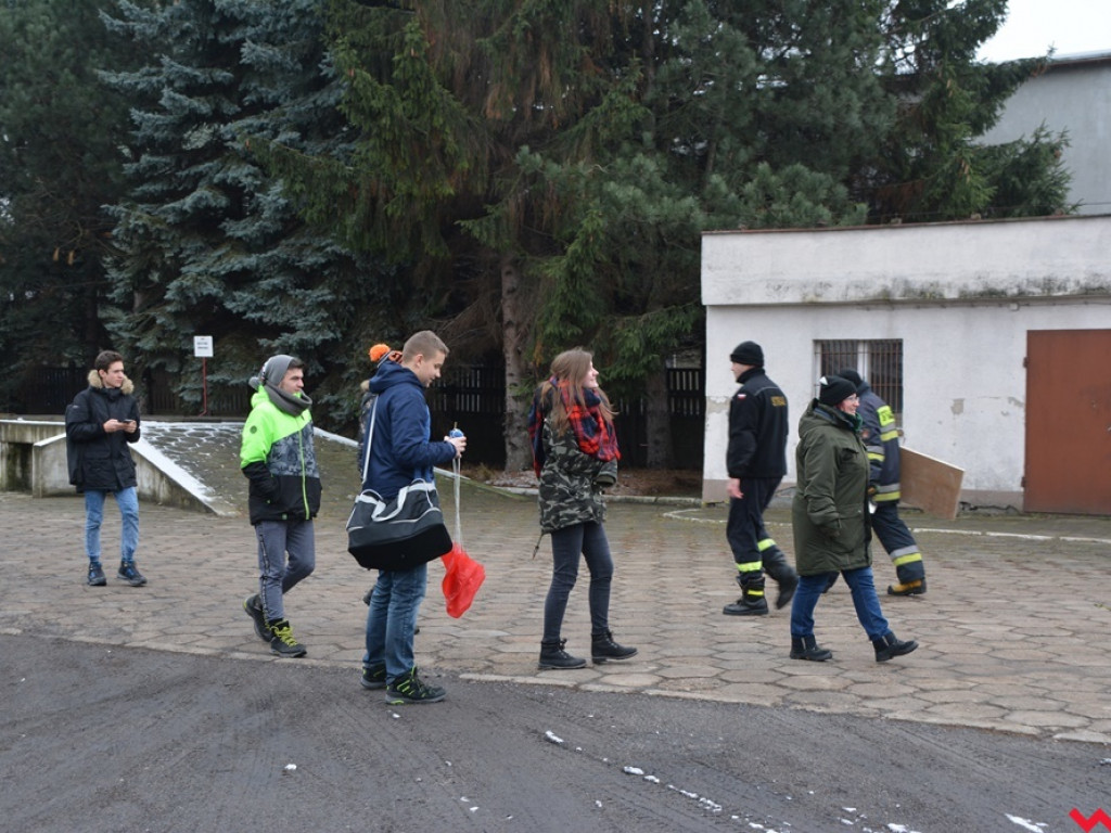 Młodzież z „szóstki” zbudowała sondę badawczą i przetestowała ją dzięki uprzejmości straży