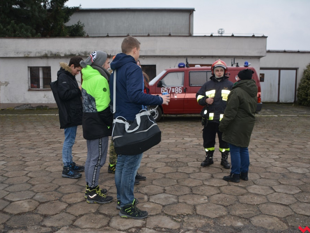 Młodzież z „szóstki” zbudowała sondę badawczą i przetestowała ją dzięki uprzejmości straży