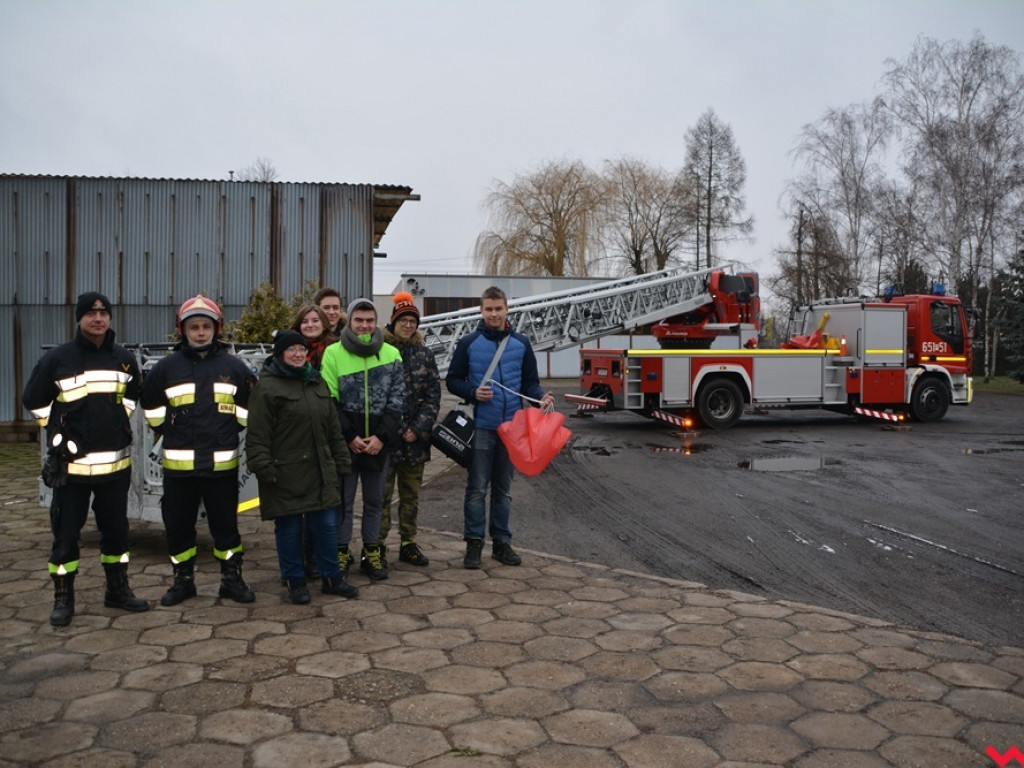 Młodzież z „szóstki” zbudowała sondę badawczą i przetestowała ją dzięki uprzejmości straży