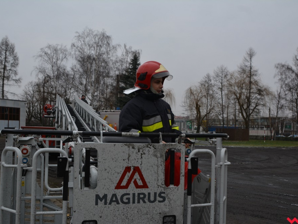 Młodzież z „szóstki” zbudowała sondę badawczą i przetestowała ją dzięki uprzejmości straży