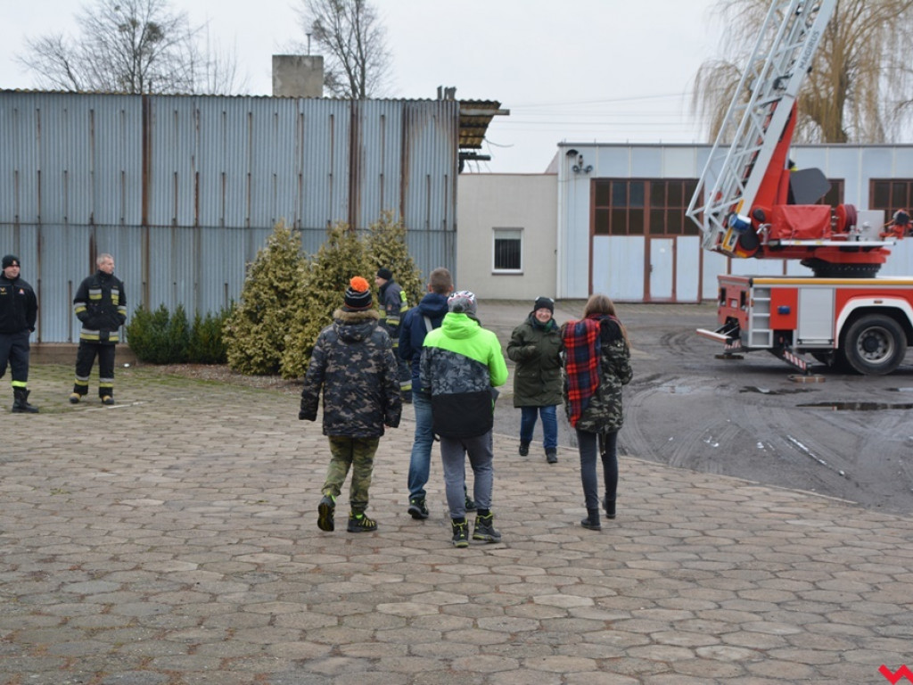 Młodzież z „szóstki” zbudowała sondę badawczą i przetestowała ją dzięki uprzejmości straży