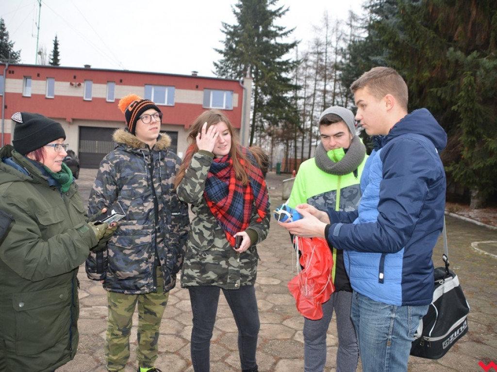 Młodzież z „szóstki” zbudowała sondę badawczą i przetestowała ją dzięki uprzejmości straży