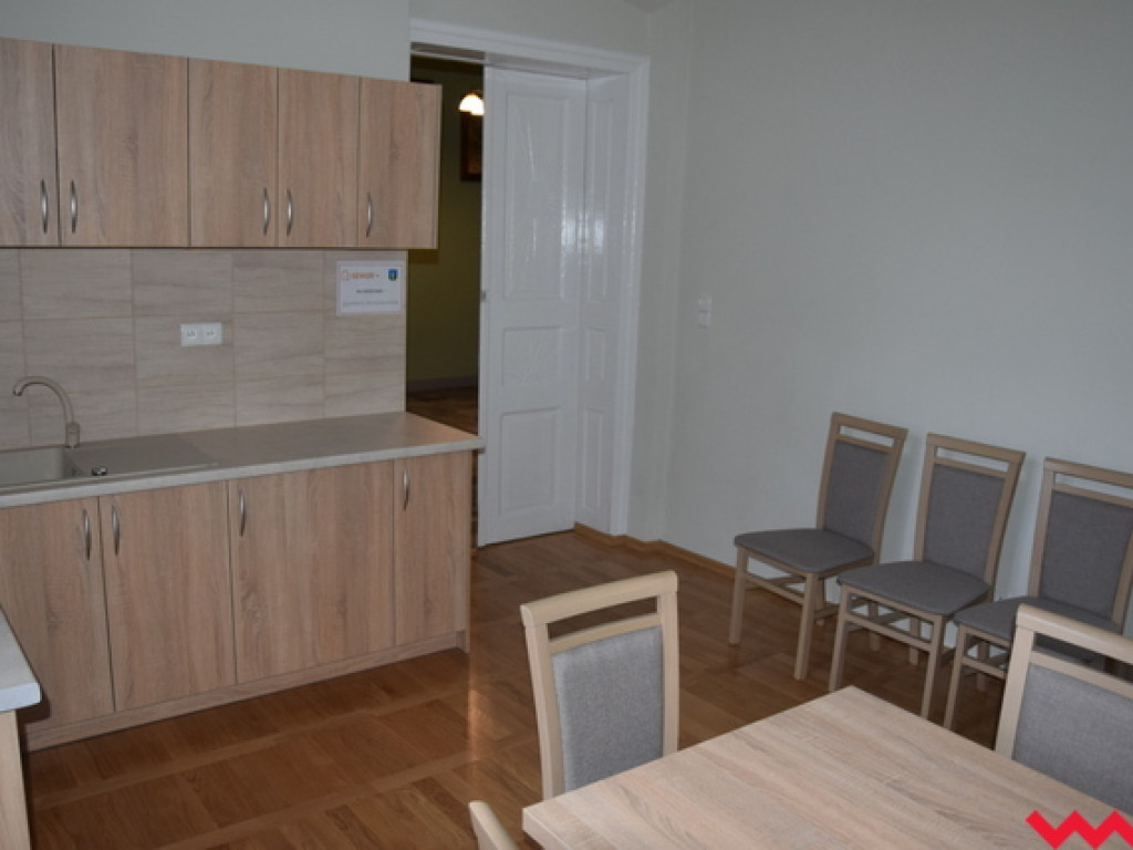 Stół – 2393 zł, krzesło – 849 zł, pochłaniacz – 2700 zł... Co wydarzyło się w Klubie Seniora?