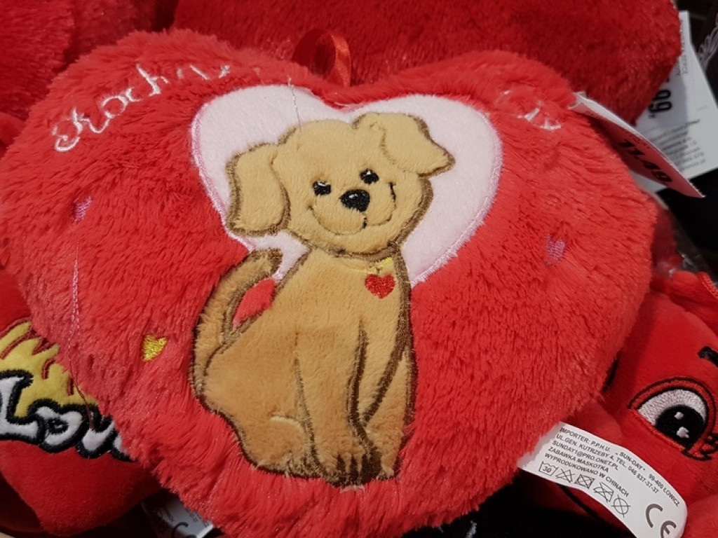 Ulice w barwach czerwieni. Jak co roku zalały nas walentynkowe serduszka