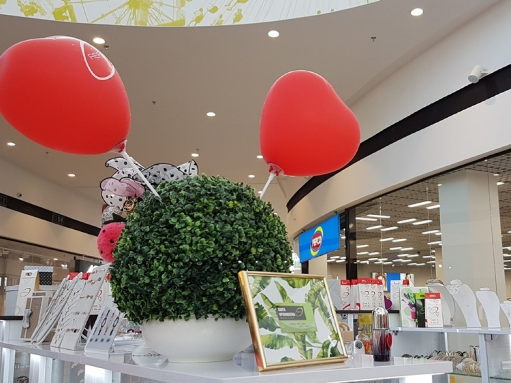 Ulice w barwach czerwieni. Jak co roku zalały nas walentynkowe serduszka