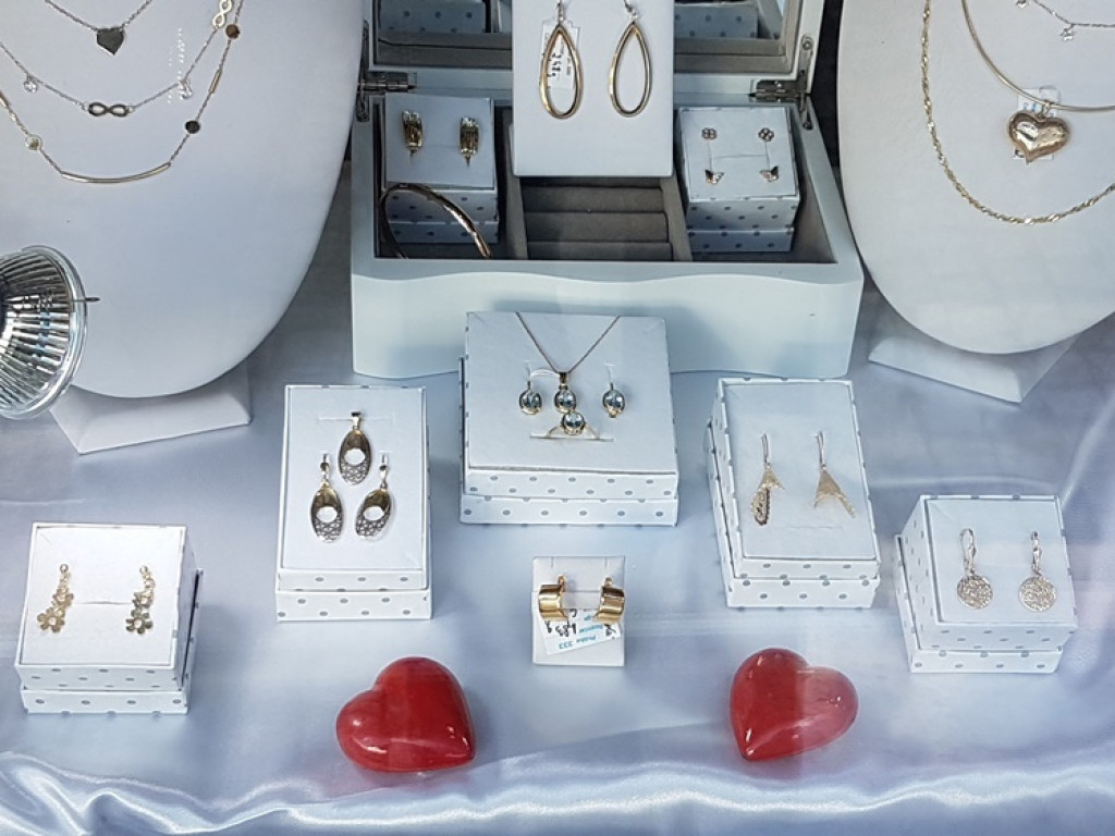 Ulice w barwach czerwieni. Jak co roku zalały nas walentynkowe serduszka