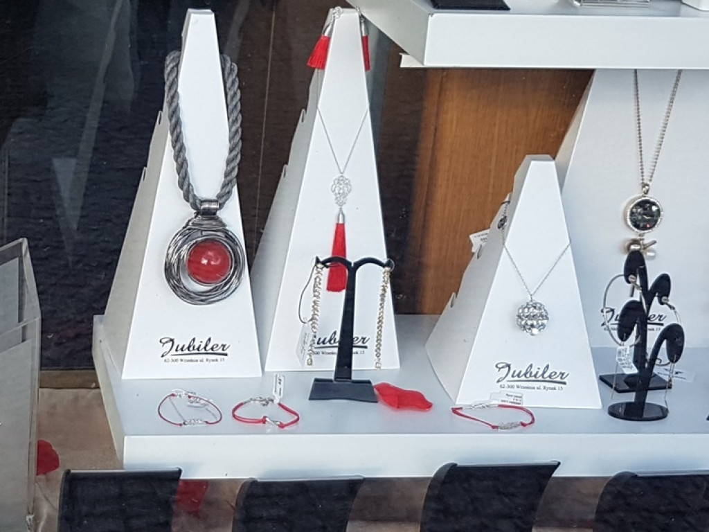 Ulice w barwach czerwieni. Jak co roku zalały nas walentynkowe serduszka