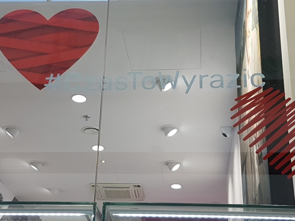 Ulice w barwach czerwieni. Jak co roku zalały nas walentynkowe serduszka