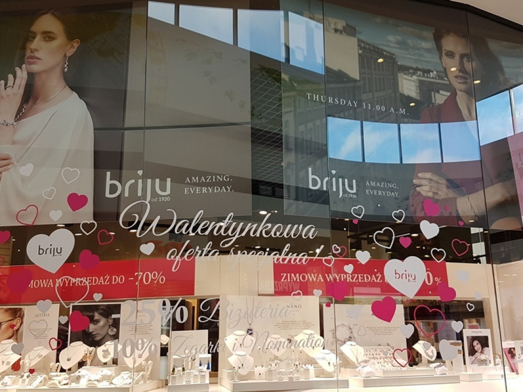 Ulice w barwach czerwieni. Jak co roku zalały nas walentynkowe serduszka