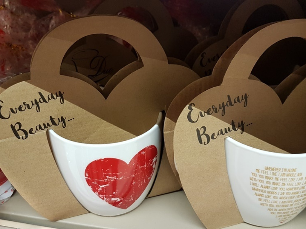 Ulice w barwach czerwieni. Jak co roku zalały nas walentynkowe serduszka