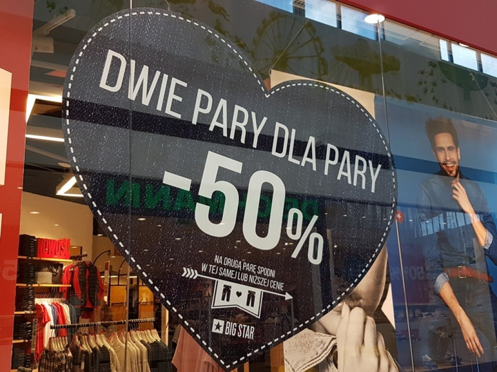 Ulice w barwach czerwieni. Jak co roku zalały nas walentynkowe serduszka