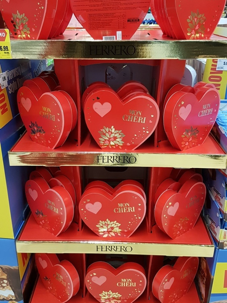 Ulice w barwach czerwieni. Jak co roku zalały nas walentynkowe serduszka