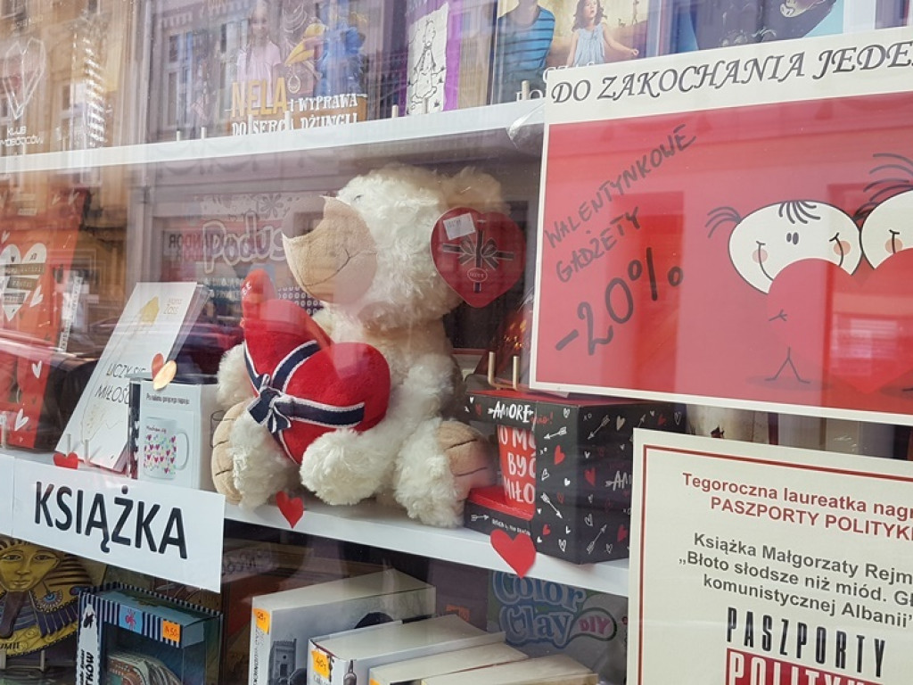 Ulice w barwach czerwieni. Jak co roku zalały nas walentynkowe serduszka