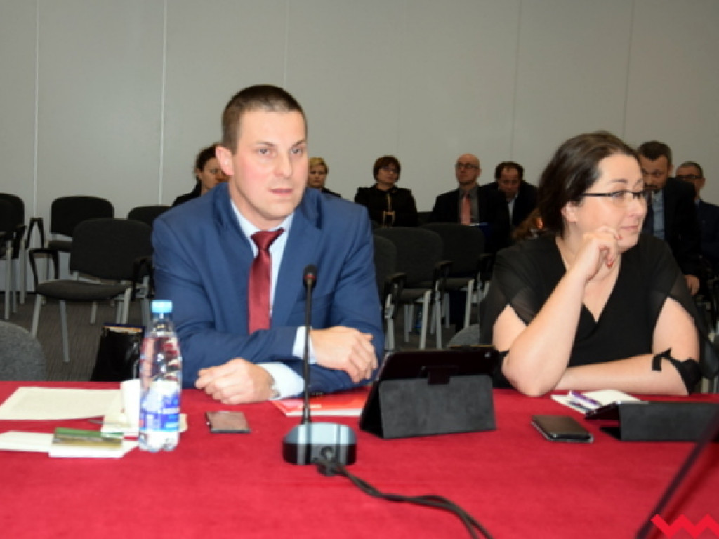 Radny PiS-u na tropie afery w PCPR. Rada powiatu znowu dotuje szpital