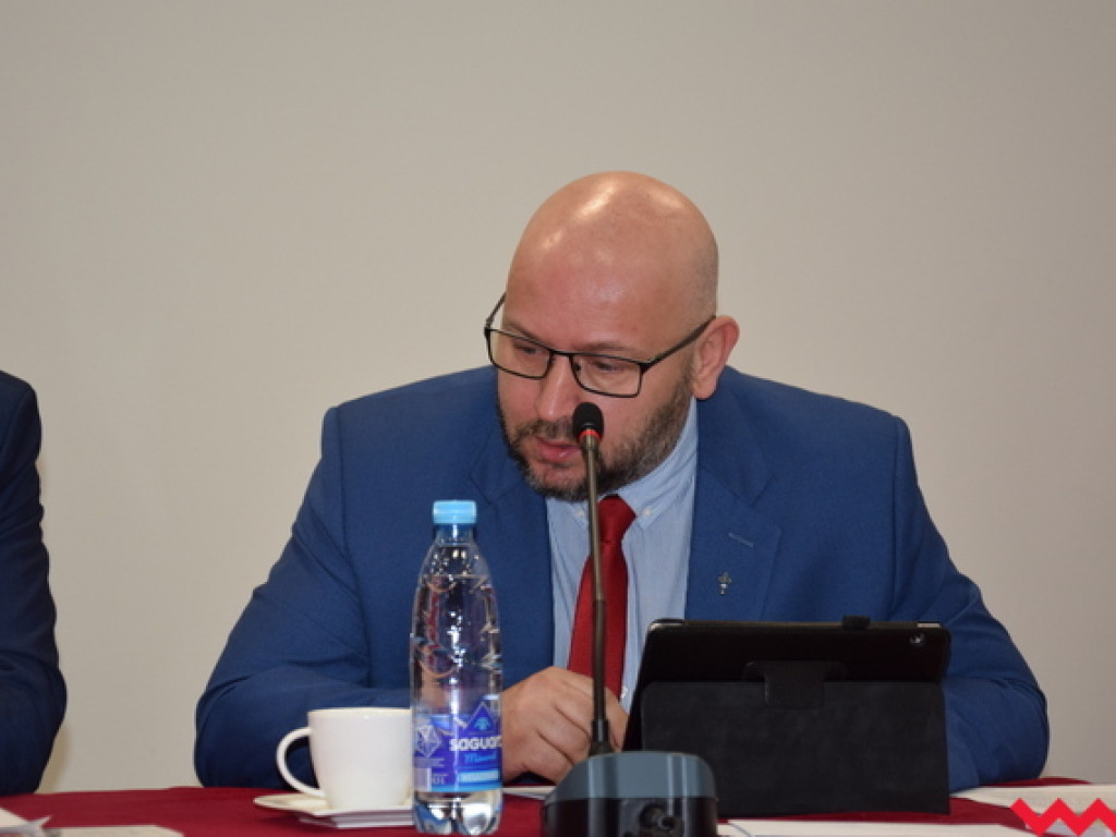 Radny PiS-u na tropie afery w PCPR. Rada powiatu znowu dotuje szpital