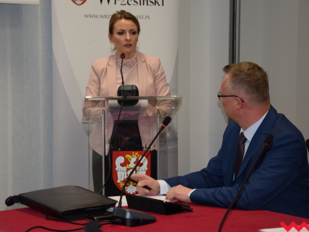 Radny PiS-u na tropie afery w PCPR. Rada powiatu znowu dotuje szpital