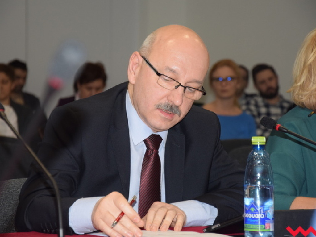 Radny PiS-u na tropie afery w PCPR. Rada powiatu znowu dotuje szpital