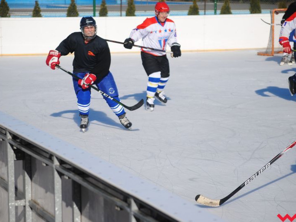 Mecz na podsumowanie pięćdziesięciu lat gry w hokeja na lodzie