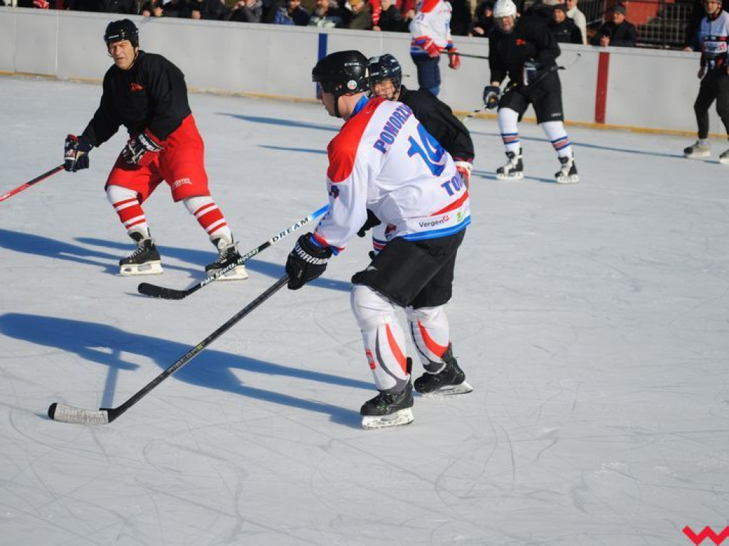 Mecz na podsumowanie pięćdziesięciu lat gry w hokeja na lodzie