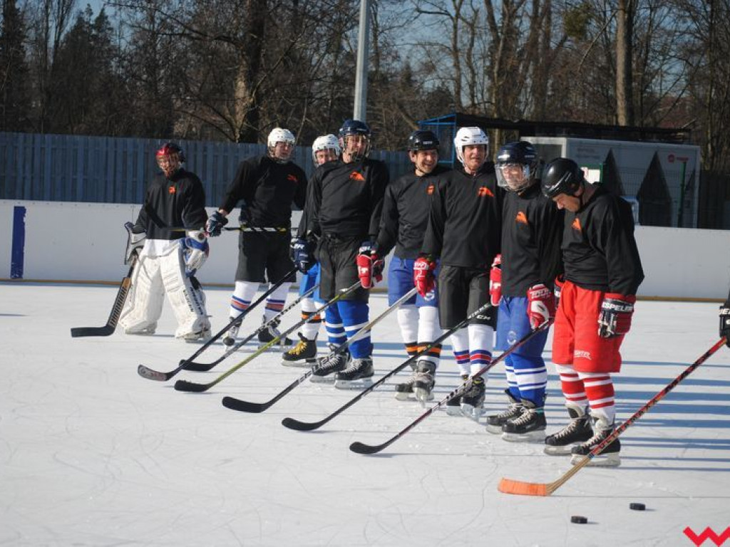 Mecz na podsumowanie pięćdziesięciu lat gry w hokeja na lodzie