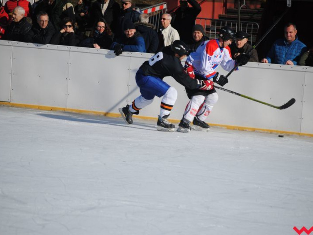 Mecz na podsumowanie pięćdziesięciu lat gry w hokeja na lodzie