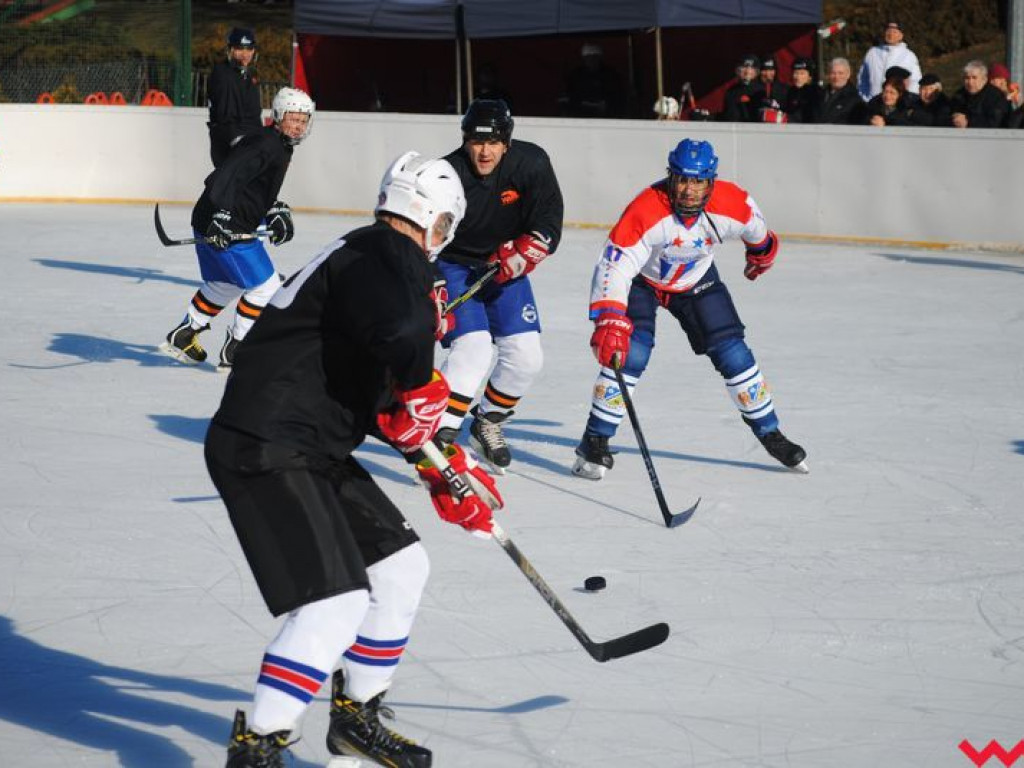 Mecz na podsumowanie pięćdziesięciu lat gry w hokeja na lodzie