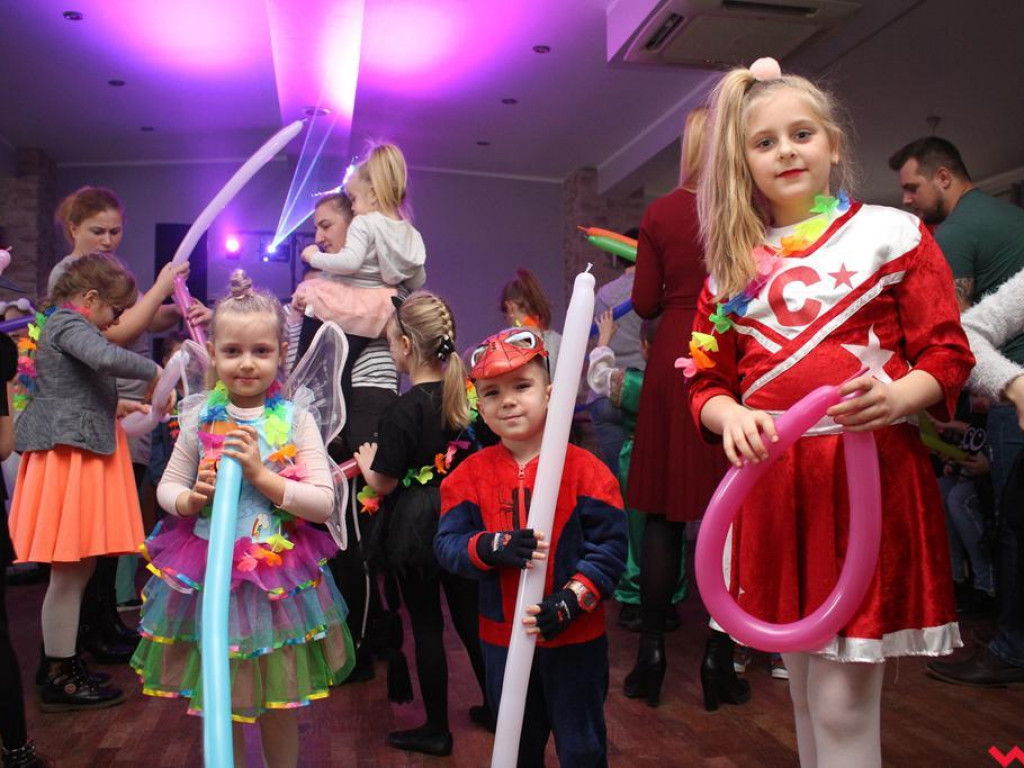 Bal karnawałowy dla dzieci z Parafialnym Zespołem Caritas